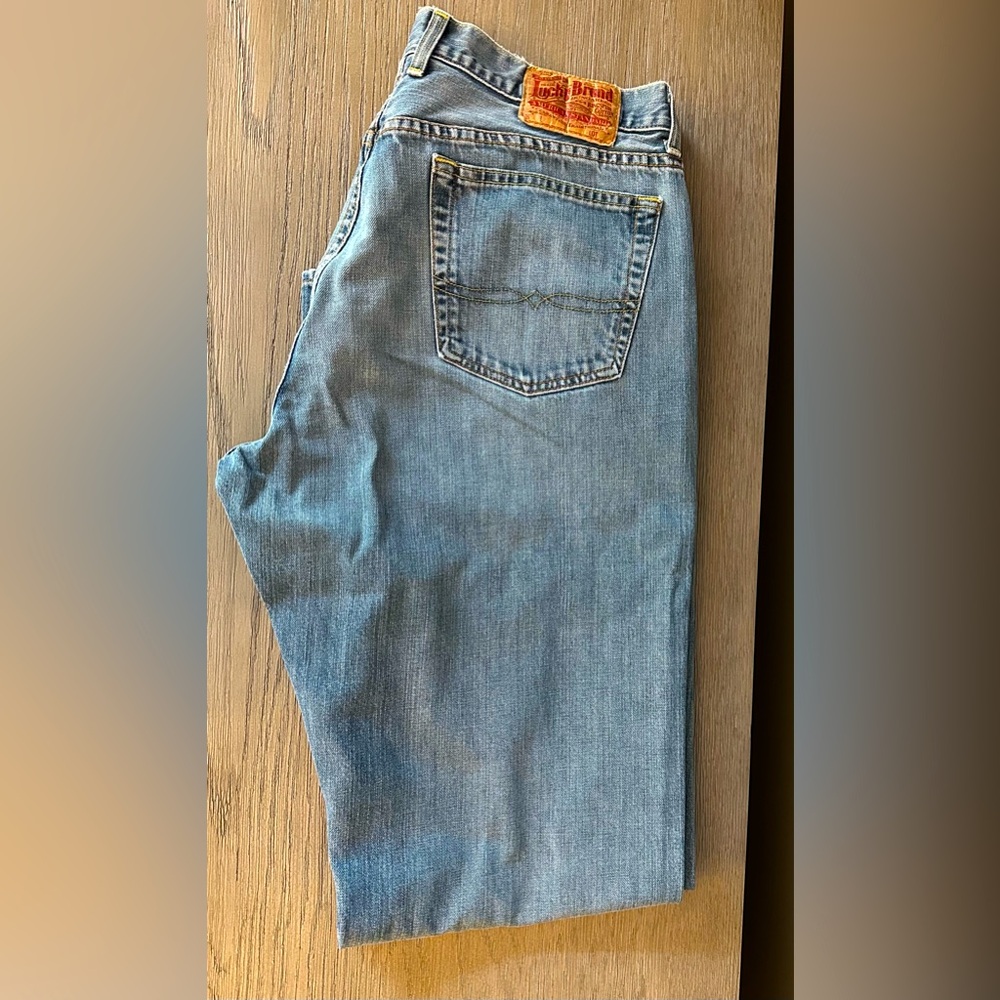 Men’s Lucky brand bootcut 36x33 long inseam jeans. EUC